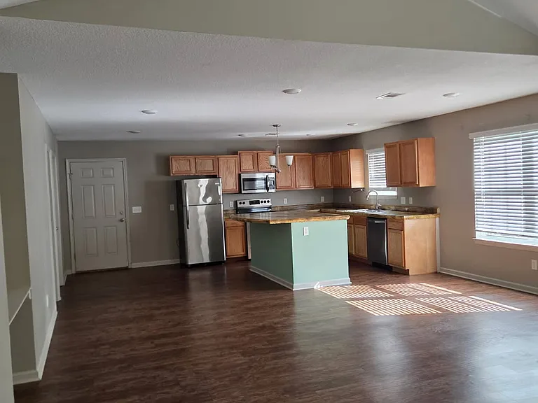 Dining/Kitchen