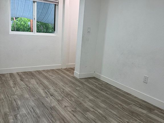 4th image of 2033 E Washington Ave #C