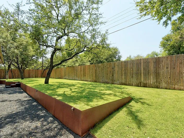 1006 Lipan Trl — Photo 33