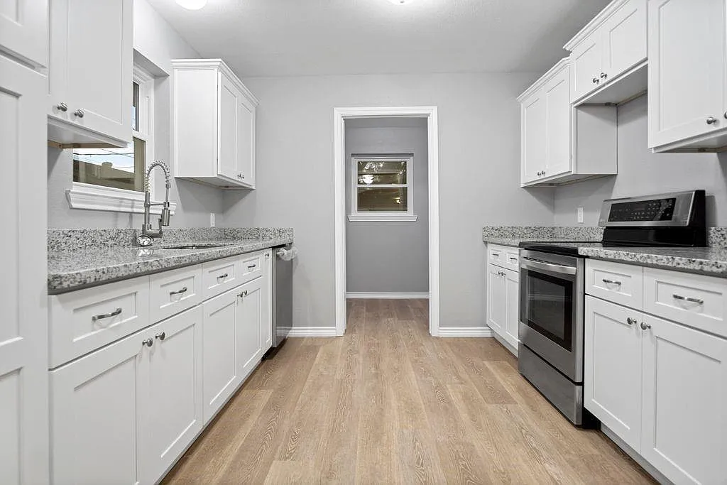 3 bed, 2.0 bath, 1776 sqft, $2,200 — Photo 4