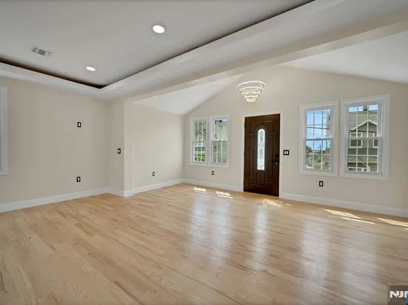 319 2nd Pl, Bogota, NJ 07603