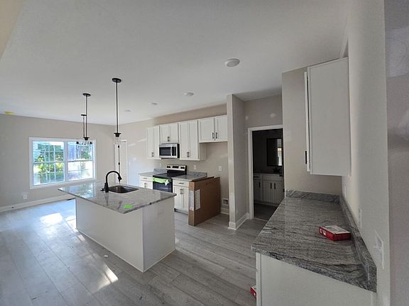 4th image of 518 N Halifax Ct