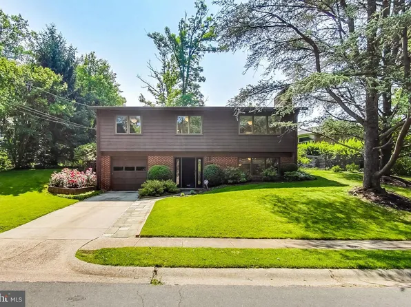 6515 E Halbert Rd, Bethesda, MD 20817