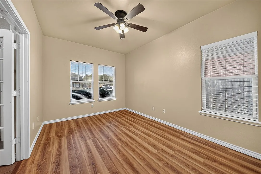 4 bed, 2038 sqft, $2,650 — Photo 4