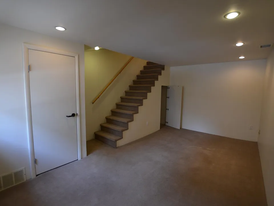 642 Kimball St #1R