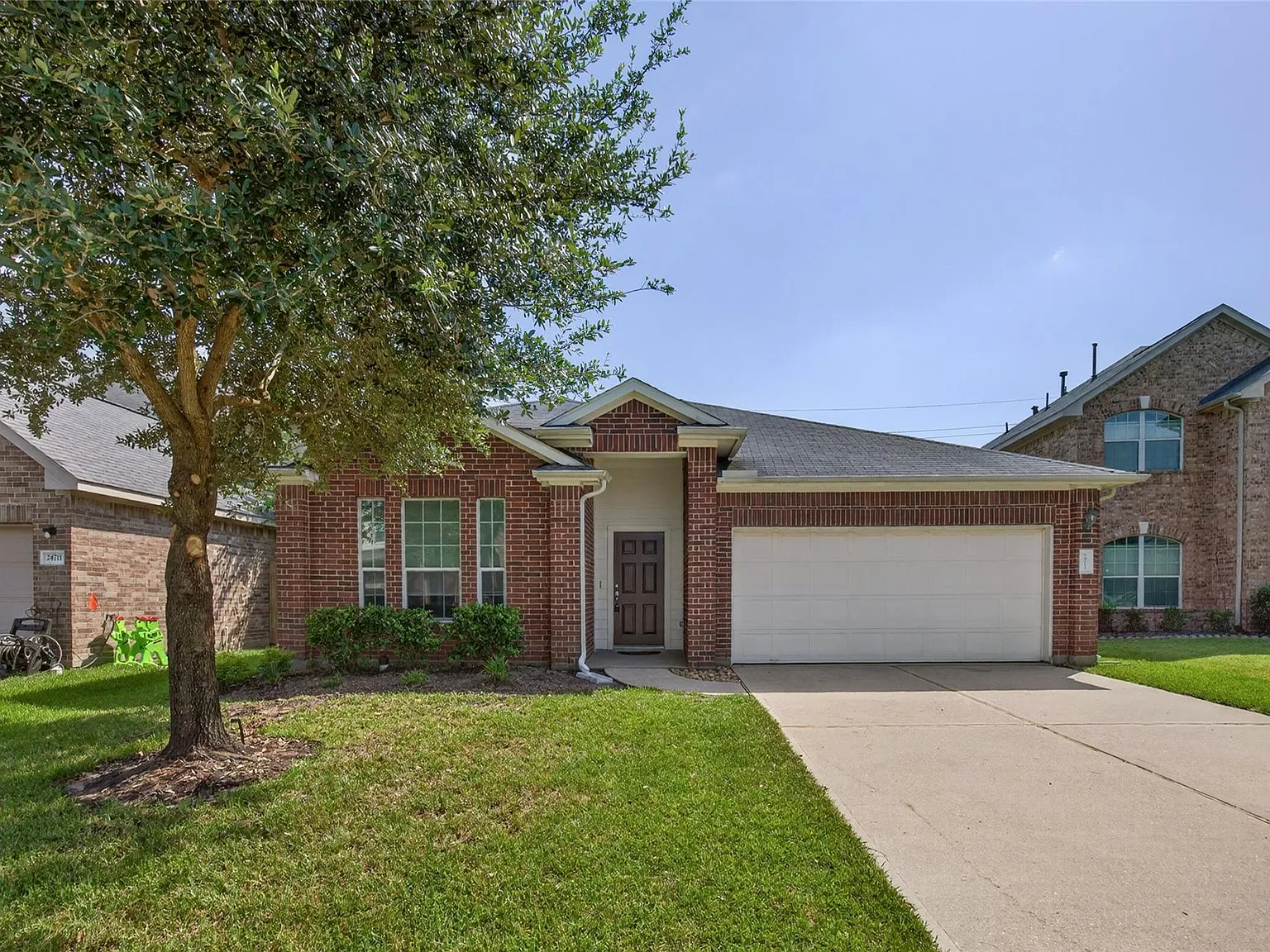 3 bed, 2.0 bath, 2004 sqft, $2,100 — Photo 2