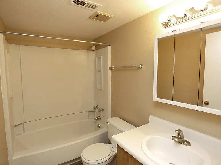 Sienna Place — Photo 32