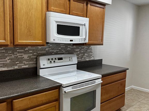 4th image of 144 La Pasada Cir W