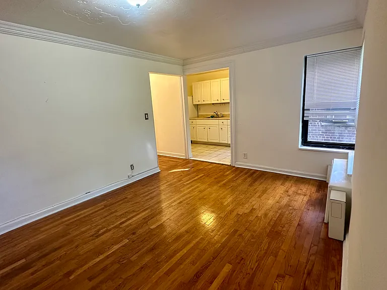 2329 Hudson Ter — Photo 6
