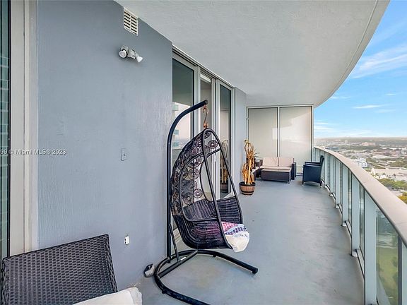 3rd image of 488 NE 18th St Unit 2611