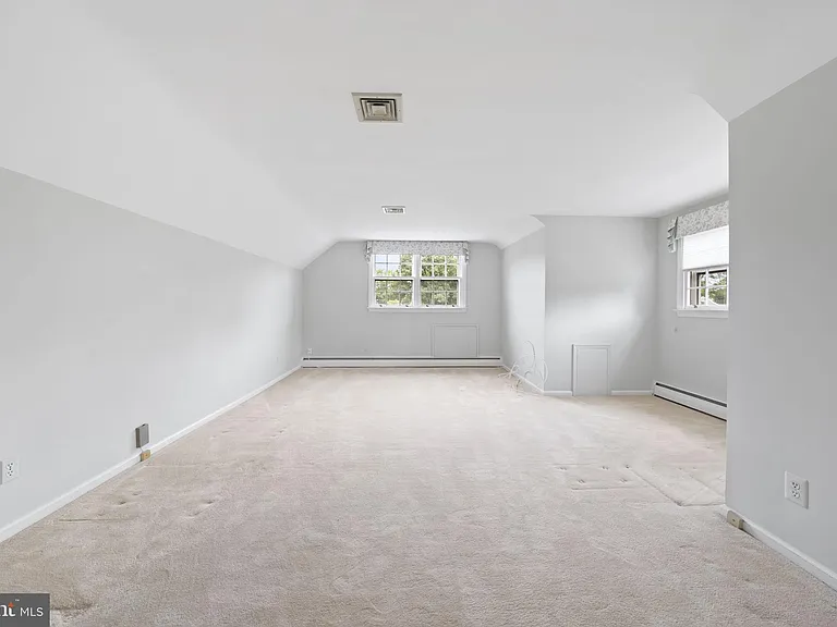 1026 Waltham Rd — Photo 23