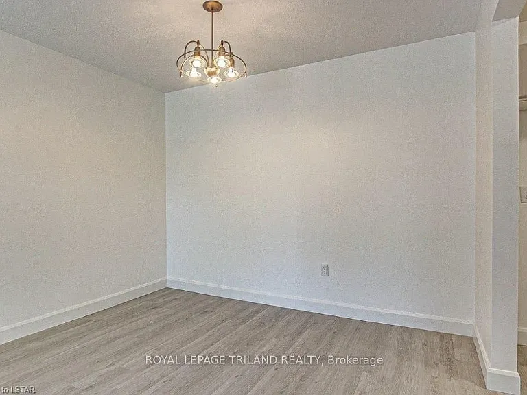733 Deveron Cres #212 — Photo 6