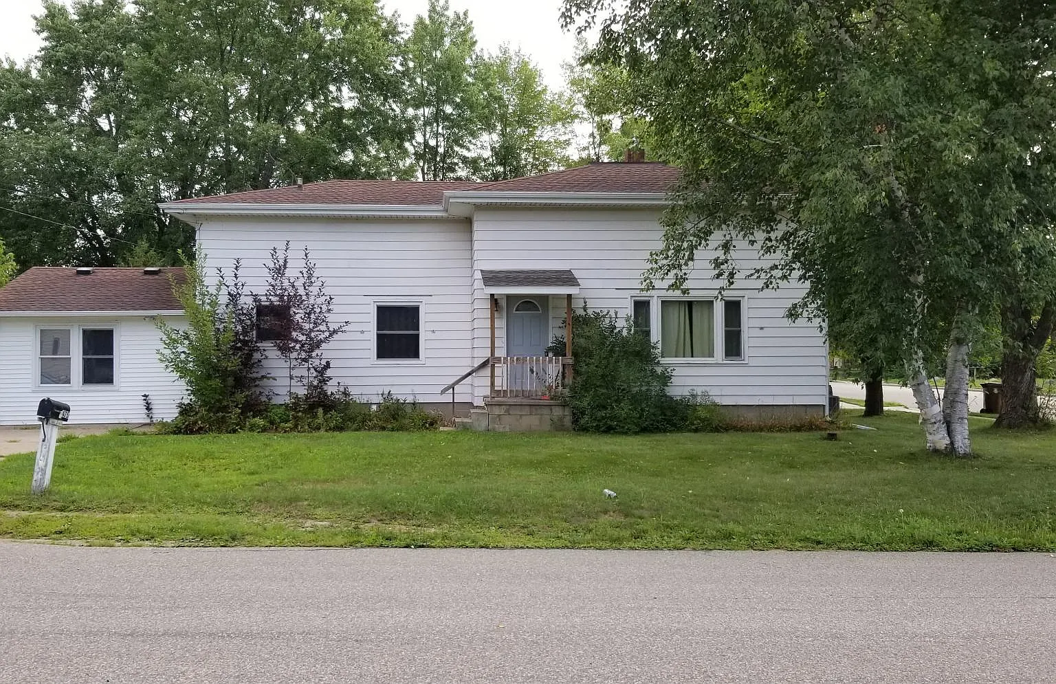 475 Clayton Ave — Photo 3