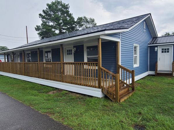 100 Clarkland Village St