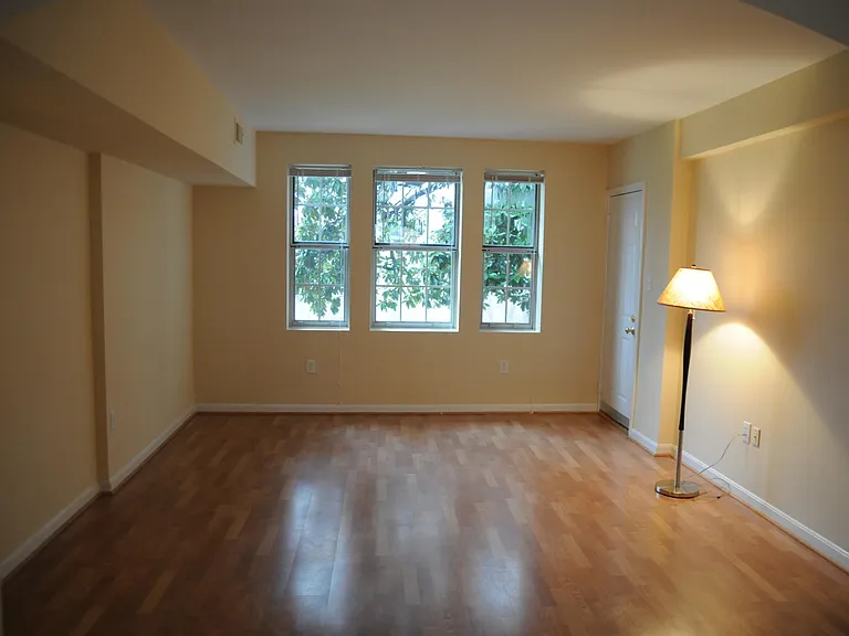 1813 N Rhodes St #4251 — Photo 2