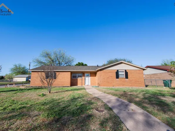 1020 W Cornelia Ave, Iowa Park, TX 76367
