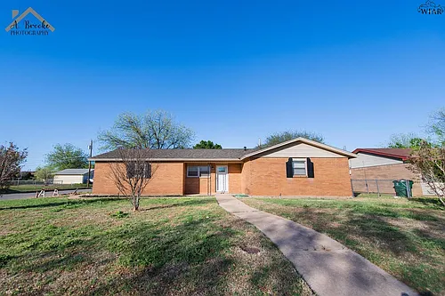 1020 W Cornelia Ave Photo 1