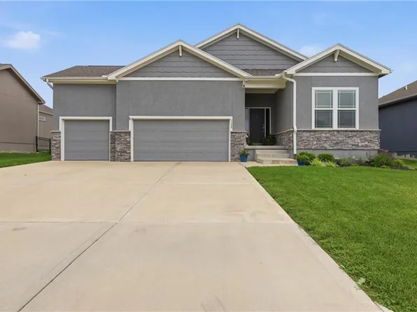 1122 SW Cheshire Dr, Lees Summit, MO 64083