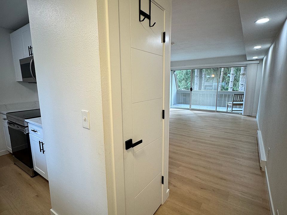 Entry Way and Closet