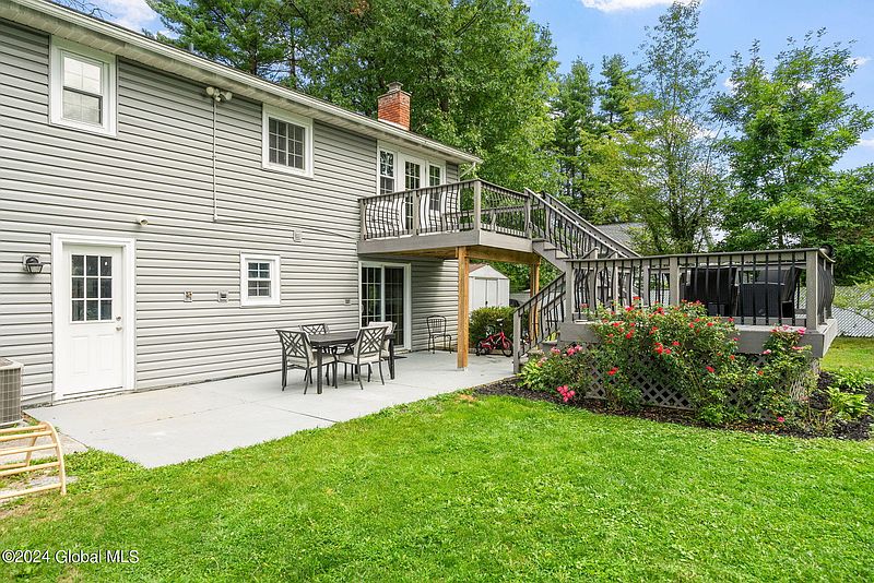 5th image of 872 Whitney Drive