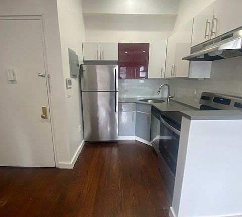 2nd image of 946 Fulton St #1A