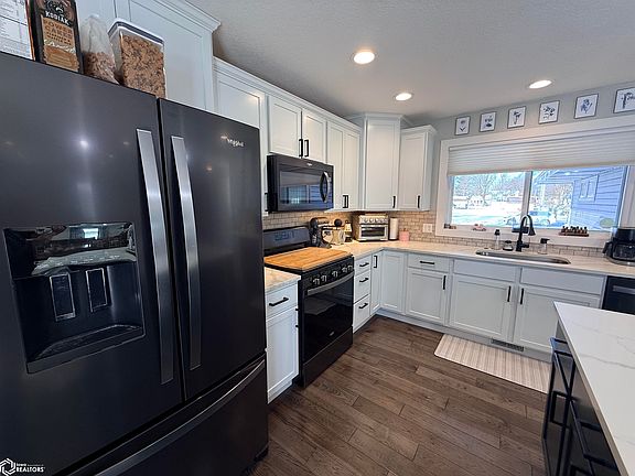 2nd image of 104 Montclare Ln