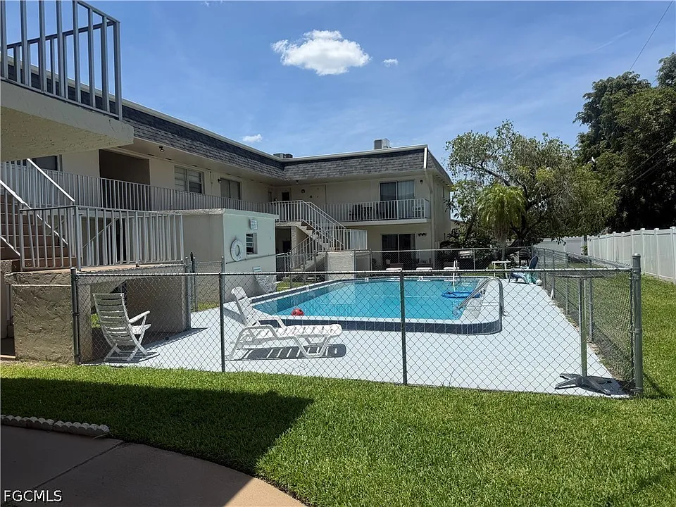 4923 Vincennes Ct #3