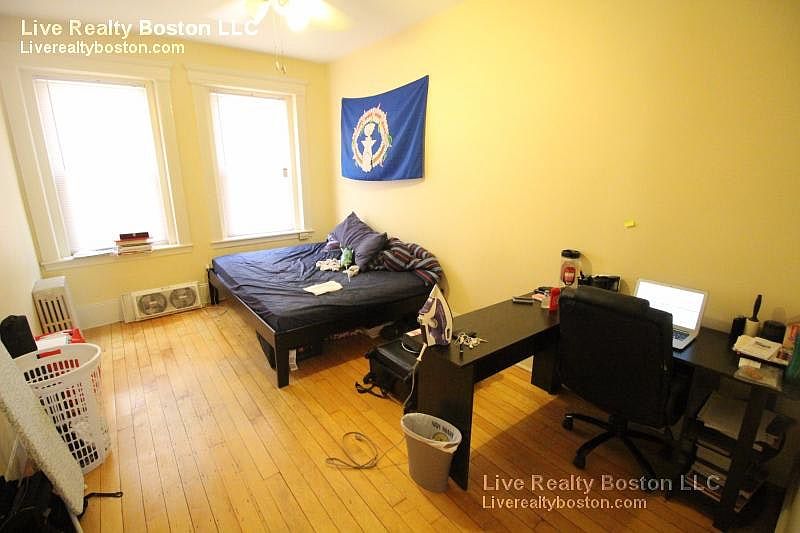 2nd image of 1232 Commonwealth Ave