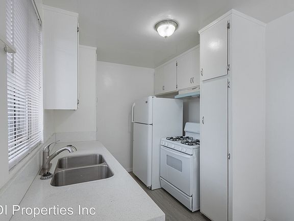 3rd image of 3236 W 60th St APT 09