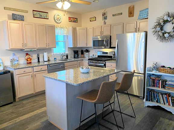5th image of 200 29th St APT 1