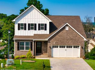 1094 W Glenview Dr, Lenoir City, TN 37771