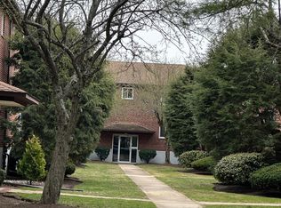 28 Bryon Rd APT 1, Chestnut Hill, MA 02467