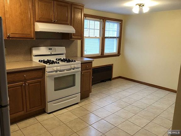 3rd image of 361 Sanford Ave Floor 2