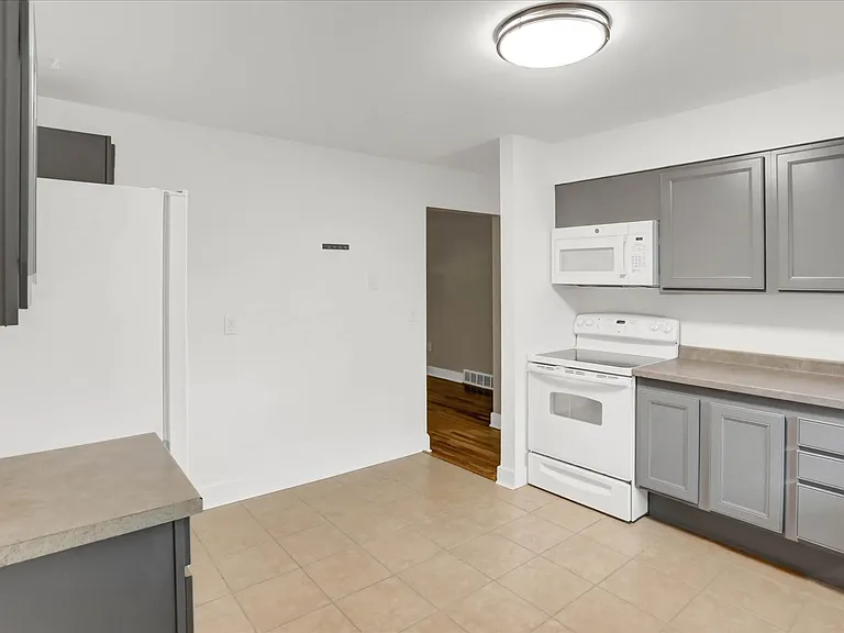 5423 S Fox St — Photo 8