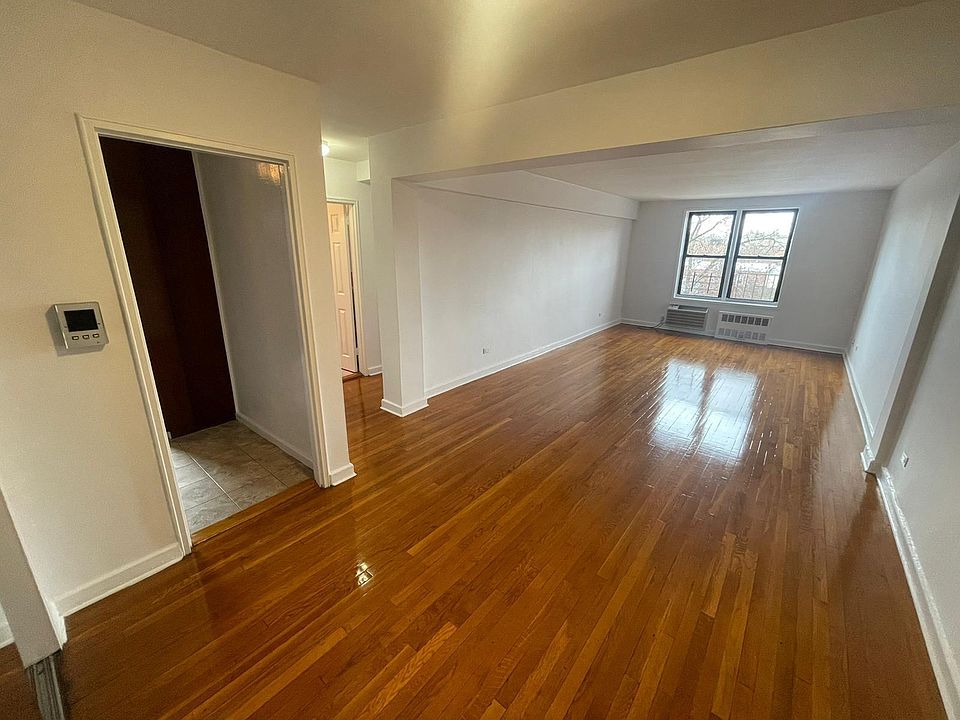 2nd image of 15010 79th Ave APT 4C