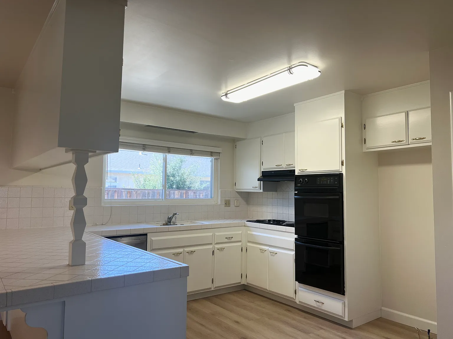 209 Cobblestone Dr photo 1