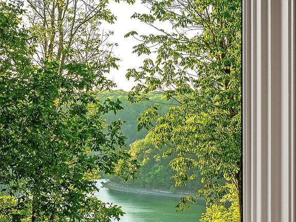 42nd image of 415 Summer Breeze Dr
