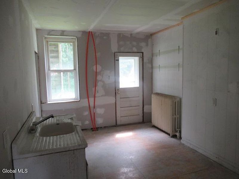 4th image of 2326 Broadway