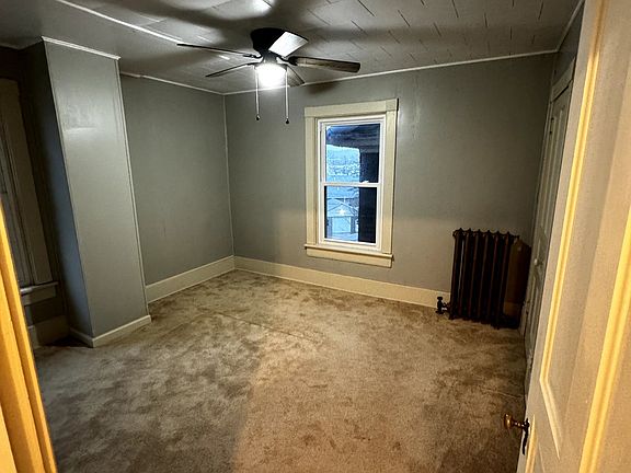 Bedroom 2 -- Entry