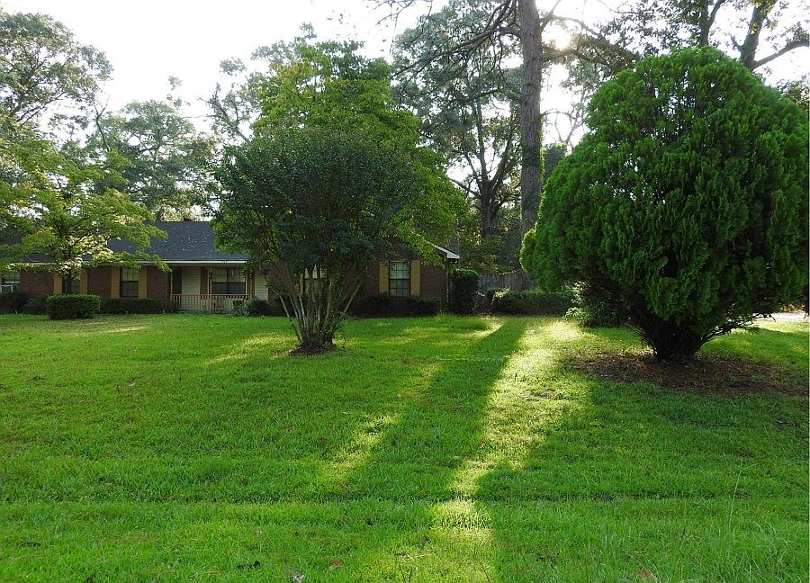 2nd image of 302 Foxfire Dr