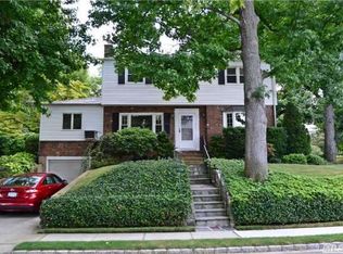 51 Baker Hill Rd, Great Neck, NY 11023