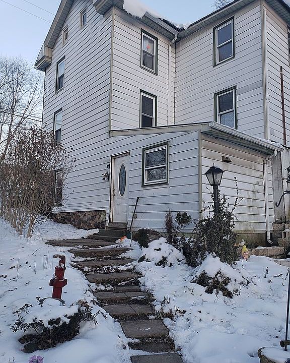 1st image of 1084 N 4th St