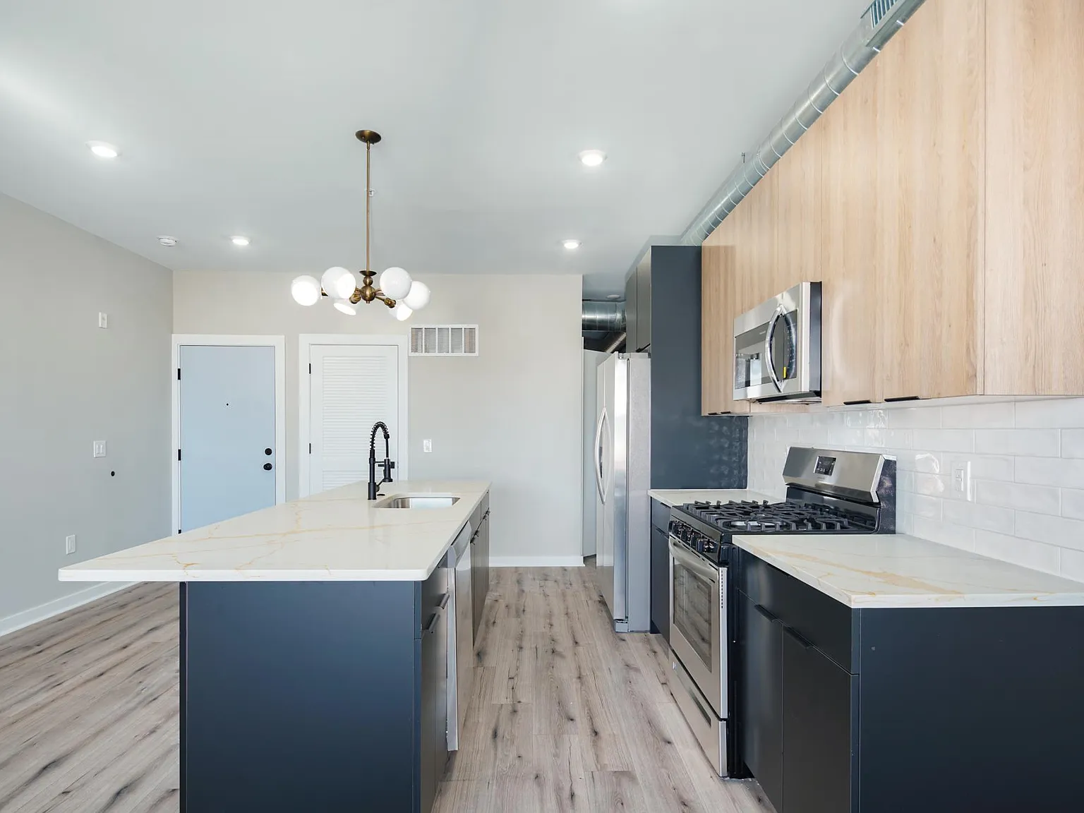 2 bed, 1600 sqft, $1,650 — Photo 3