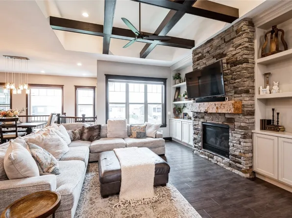 5067 Elderton Dr, Marion, IA 52302