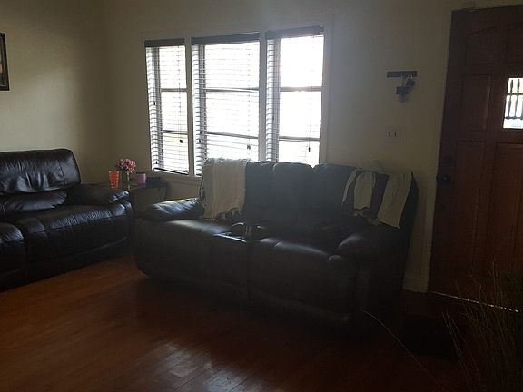 2nd image of 3900 Greenwood Dr