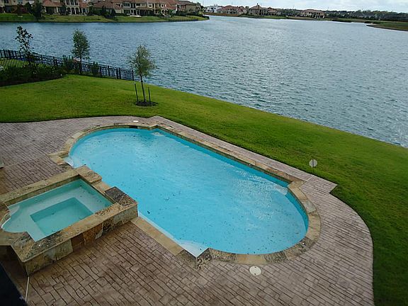 2nd image of 20 Miramar Heights Cir