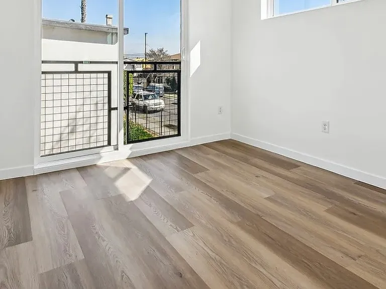 2919 S Burnside Ave #1 — Photo 3