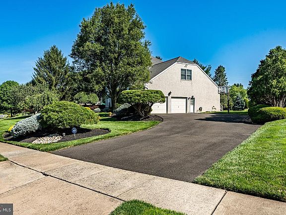 3rd image of 1716 Saint Georges Rd