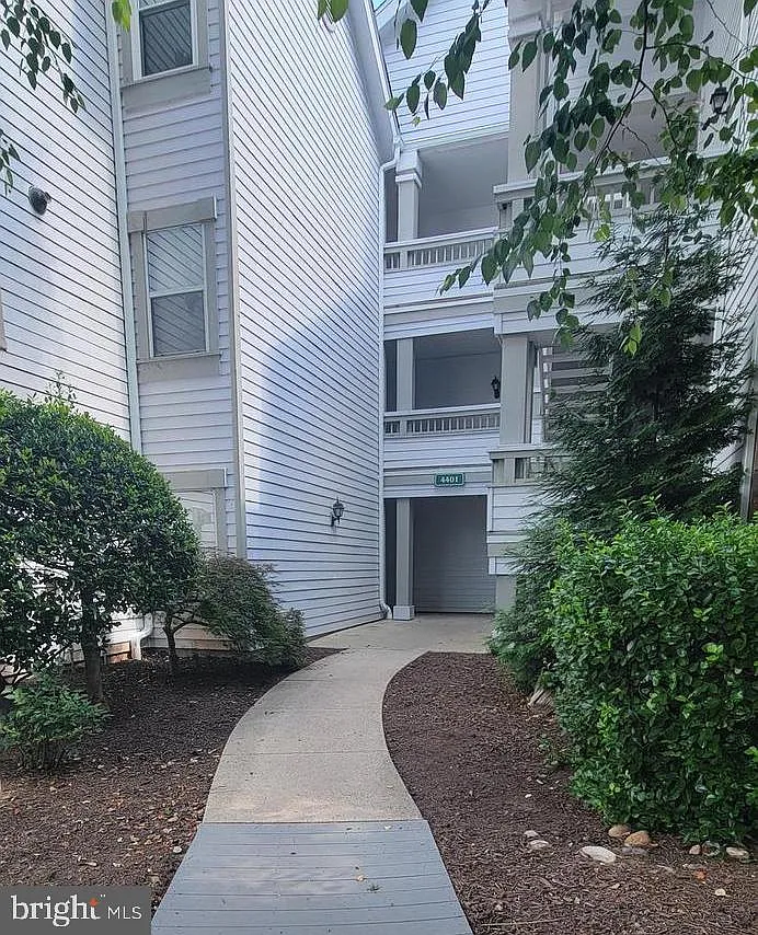 Stonecroft Condo — Photo 2