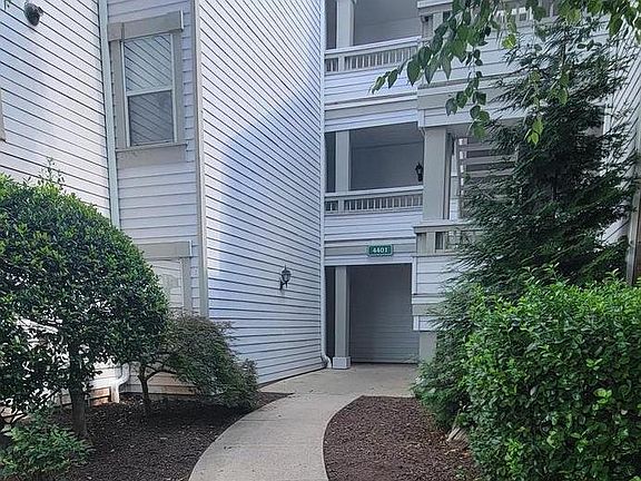 2nd image of 4401 Sedgehurst Dr APT 303